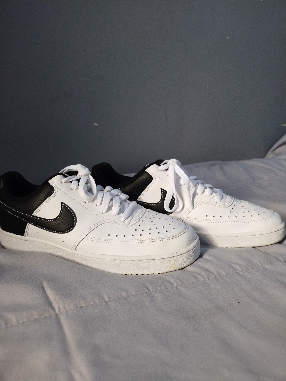 Nike Men’s White and Black Low-Top Sneakers — Classic Swoosh